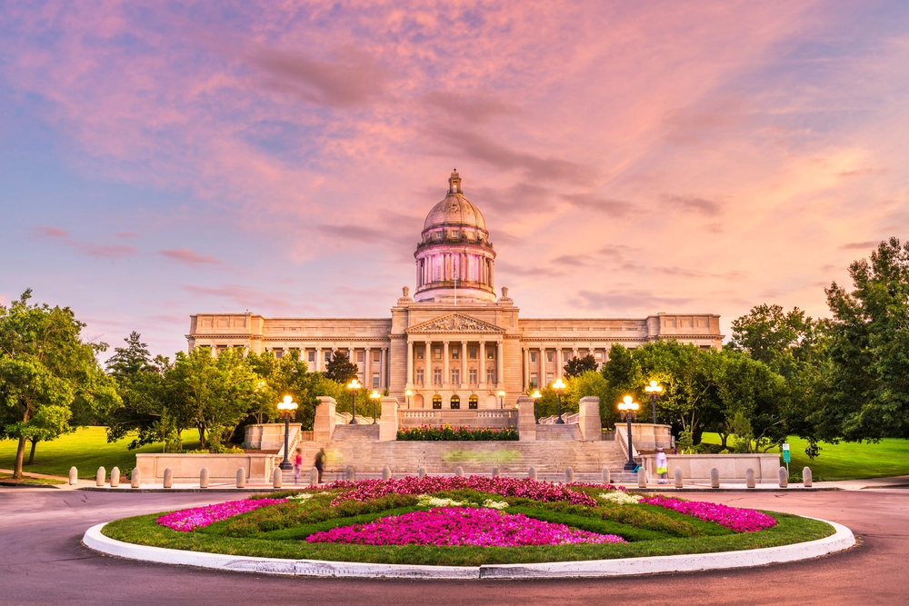 kentucky state capitol at dusk